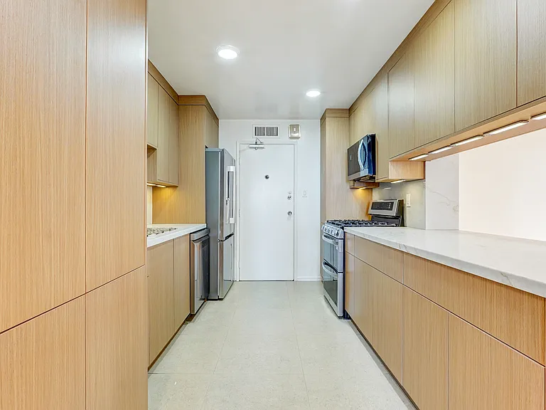 10787 Wilshire Blvd #802 — Photo 18
