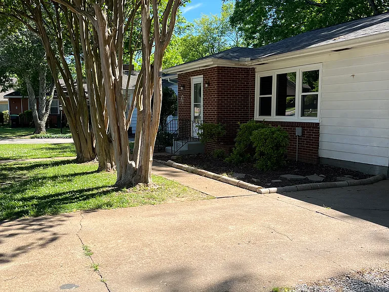 1607 Somerville Rd SE — Photo 2