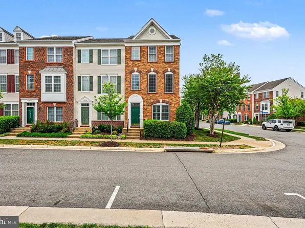 42822 Sykes Ter, Chantilly, VA 20152