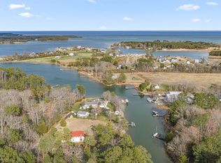 400 Aquilla Point Dr, White Stone, VA 22578