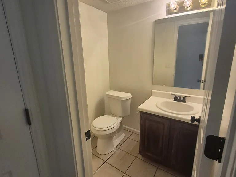 822 E 167th Ct — Photo 21