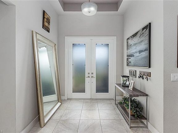 3rd image of 313 SE 22nd St
