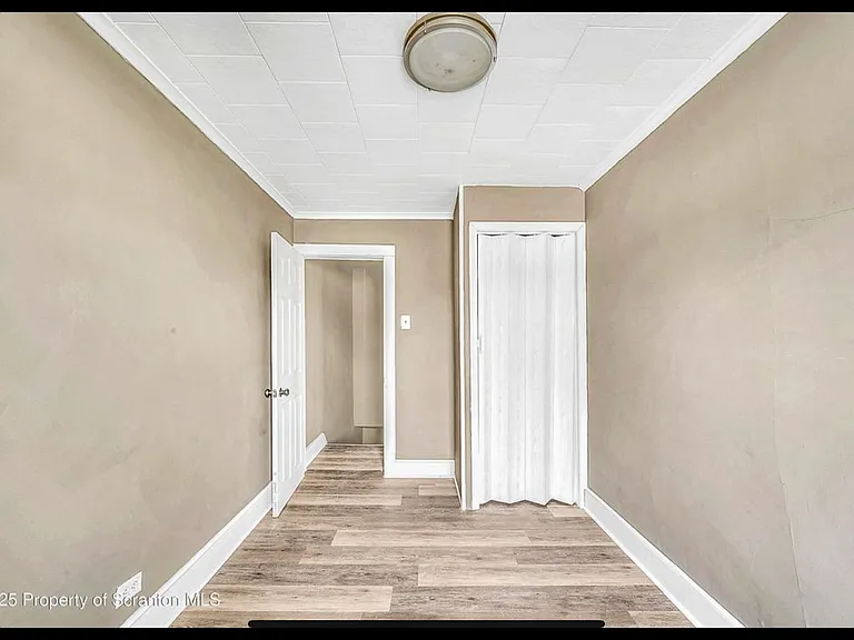 1061 Carmalt St — Photo 7