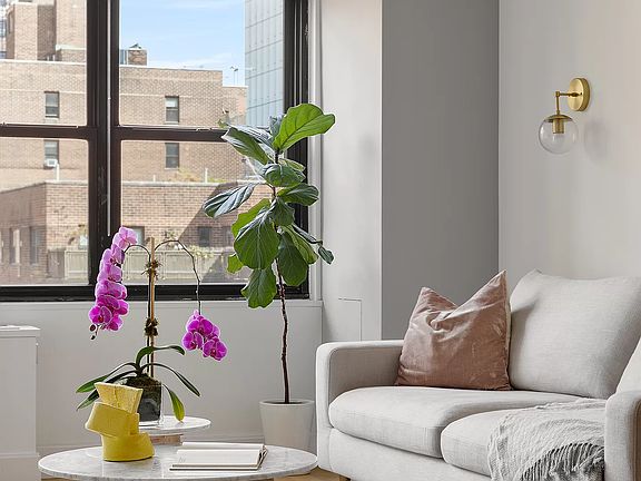 4th image of 305 E 40th St #16C