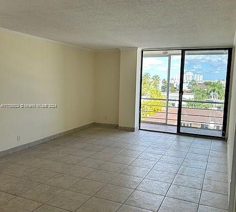5th image of 2935 NE 163rd St APT 5L