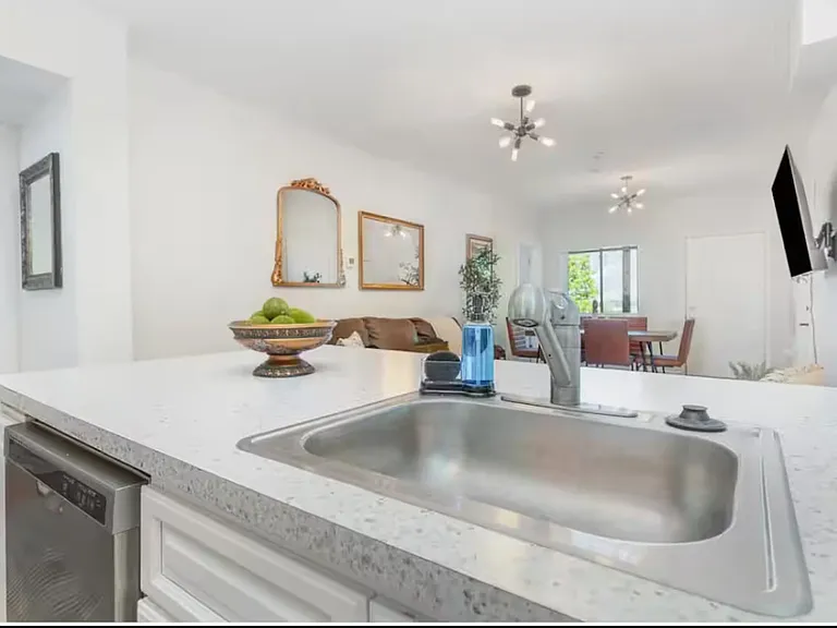 916 Mount Hope Ave #2 — Photo 12