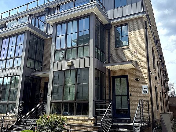 2nd image of 625 Park Rd NW APT 201