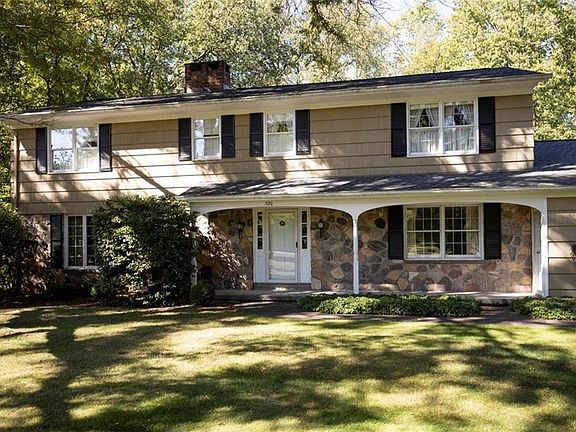 2nd image of 320 Windsor Ln
