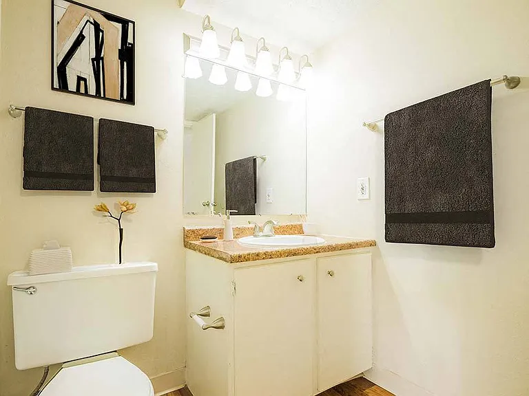 Bathroom with Good Lighting!
