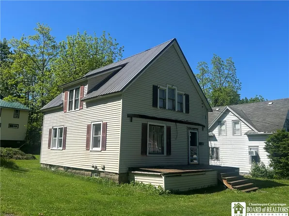 127 Main St, Silver Creek, NY 14136