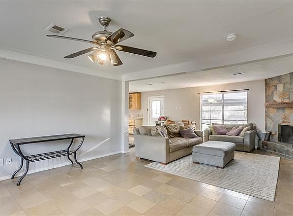 3rd image of 812 McCurry Ave