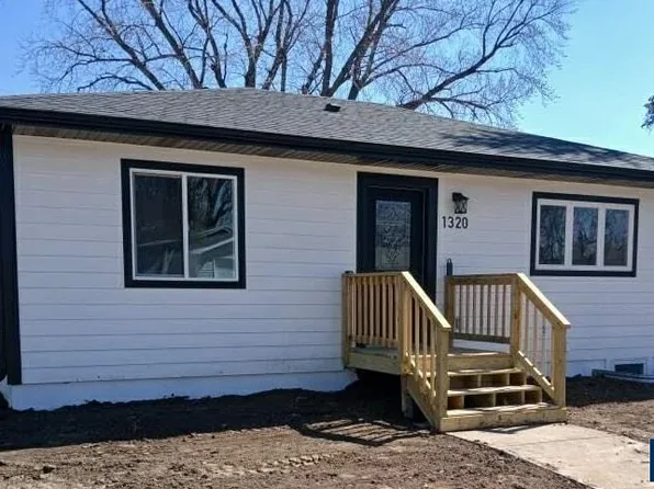 1320 N Lincoln Ave, Sioux Falls, SD 57104