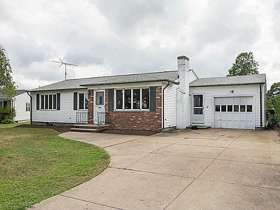 4th image of 57 Michael Dr
