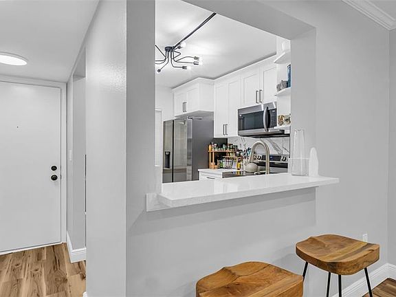 4th image of 2211 Belleair Rd APT D3