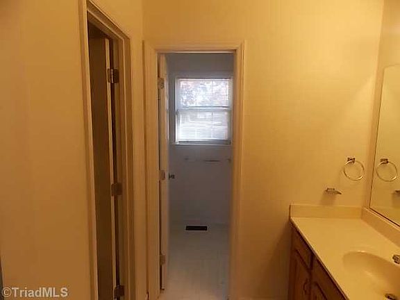 3rd image of 519 Abington Dr