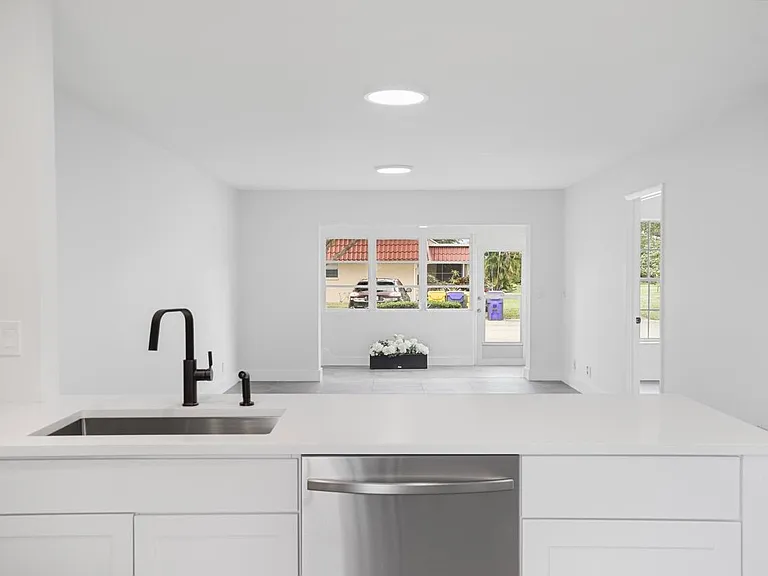 737 Nantucket Cir #B — Photo 9