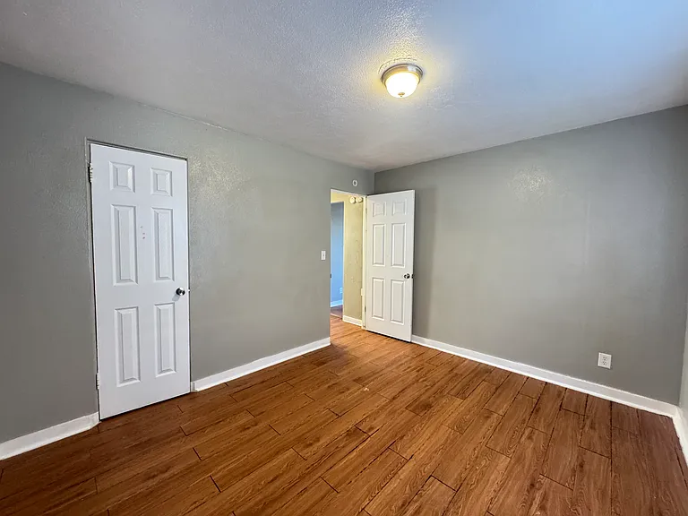 2038 NW 25th St #9 — Photo 12