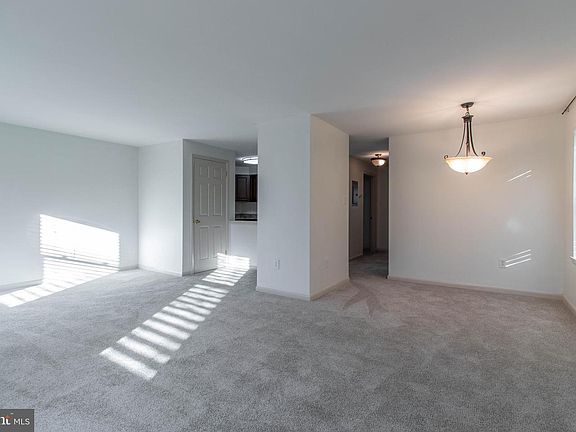 5th image of 319 Walnut Court Way Unit 319