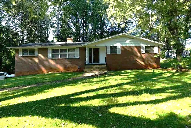 3 bed, 1852 sqft, $1,900 — Photo 1