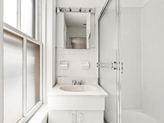 5th image of 215 Mulberry St APT 4