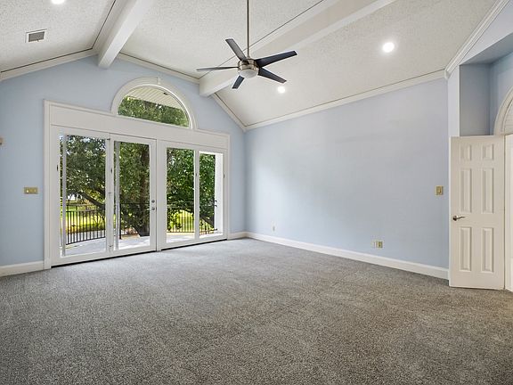 4th image of 32 Victoria Dr