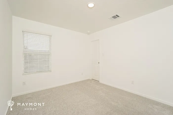 14903 Warwick Shr — Photo 11