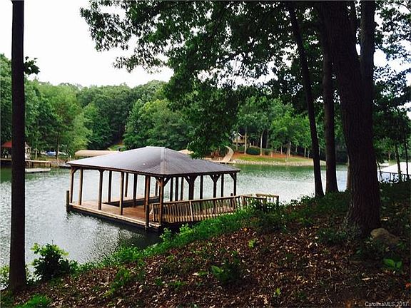 3rd image of 197 Riverbend Dr