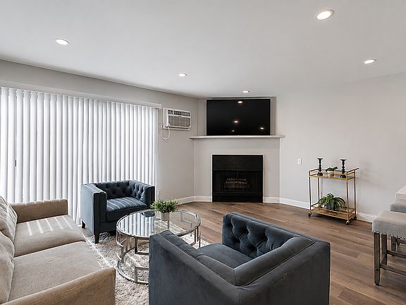 2nd image of 257 S Manhattan Pl APT 12