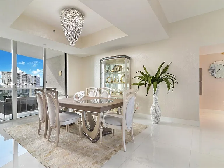 15811 Collins Ave #704 — Photo 2
