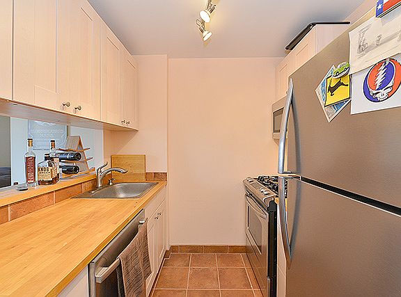 4th image of 236 E 47th St APT 16A