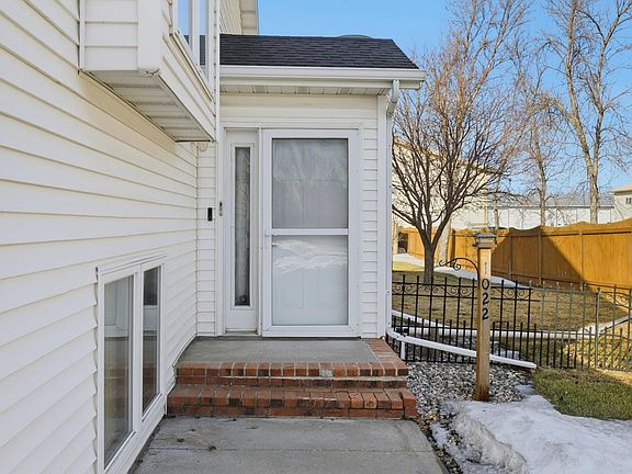 3rd image of 1022 4th Ave W