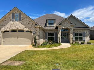 202 Twisted Laurel Ln, Bonaire, GA 31005