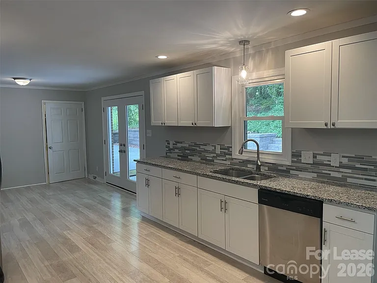 540 Carolyn Ln — Photo 4
