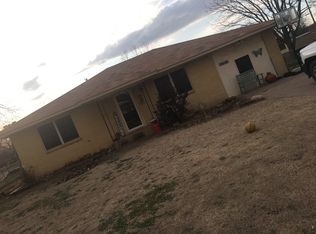 1104 N Pine St, Waurika, OK 73573