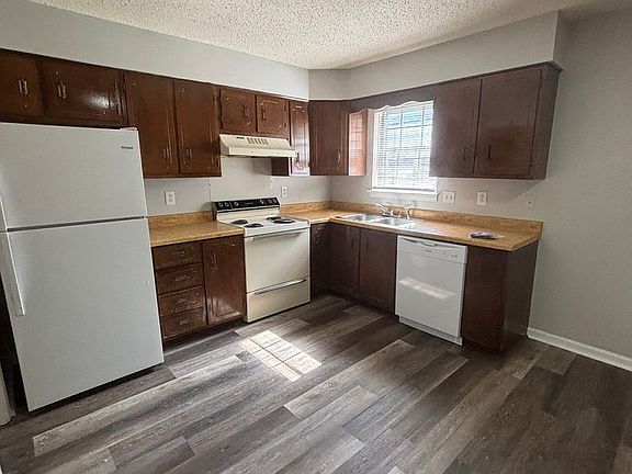 2nd image of 1220 Louisville St #6