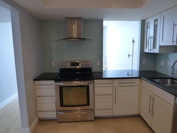 4th image of 1301 Miami Gardens Dr APT 1702W