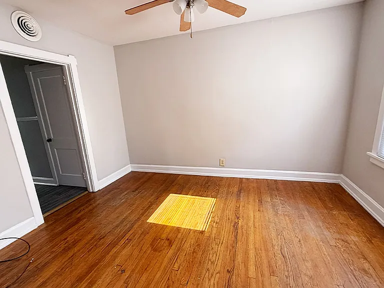 Tudor Court — Photo 121