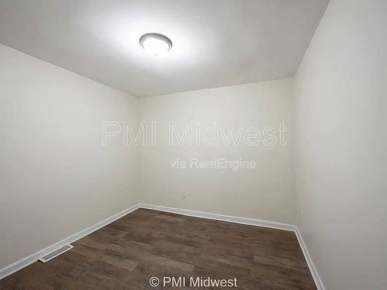 514 N Chester Ave — Photo 8