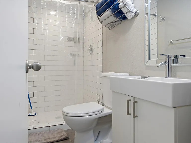 906 Willow St — Photo 23