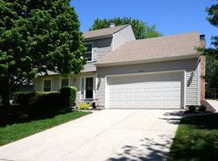 1071 Gloria Dr, Elk Grove Village, IL 60007