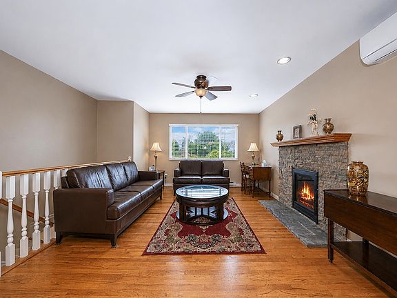 4th image of 772 Appleyard Ct