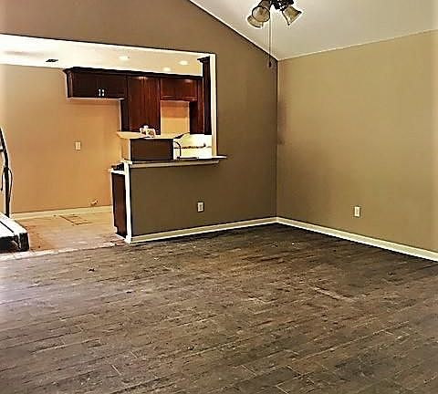 5th image of 5110 Shady Oaks Ln