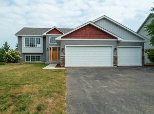 2354 Coldwater Xing, Mayer, MN 55360