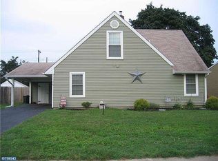 28 Nestingrock Ln, Levittown, PA 19054
