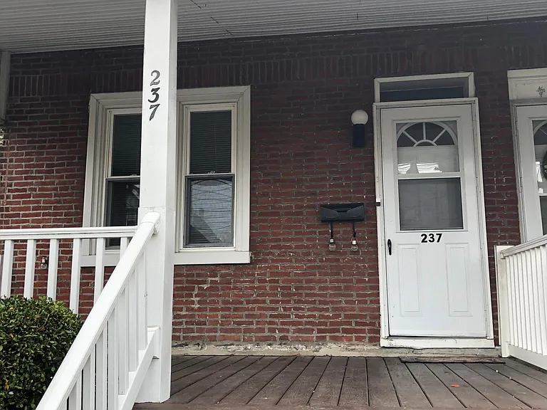 237 Chestnut Ave — Photo 2