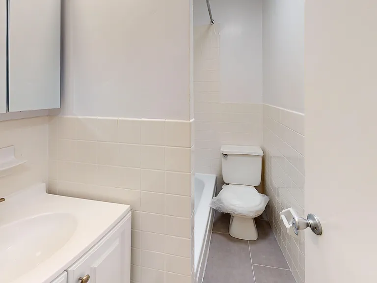 425 E 65th St #8 — Photo 9