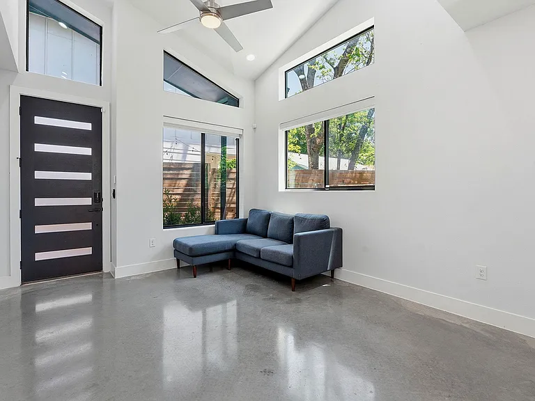 2935 Moss St #2 — Photo 6