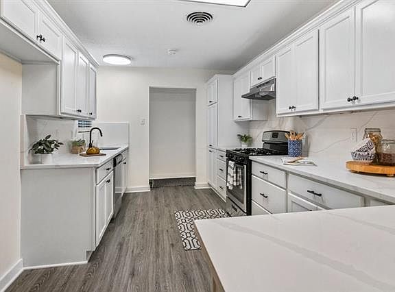 5th image of 615 Creole Ln