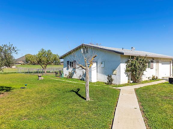 3rd image of 28822 Loretta Ave