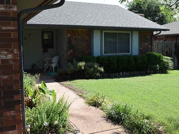 2nd image of 305 S La Mesa Dr